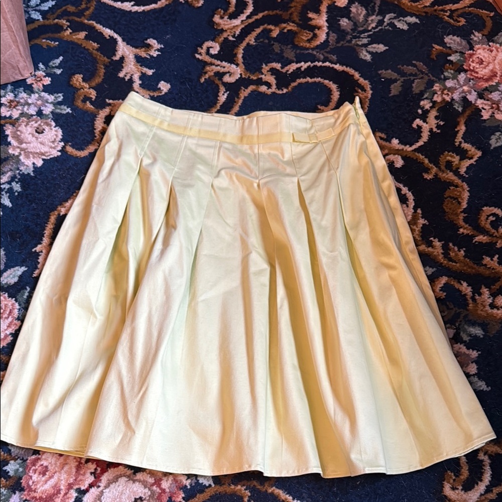 Bernardo off yellow  A-Line Pleated‎ Skirt with side bow